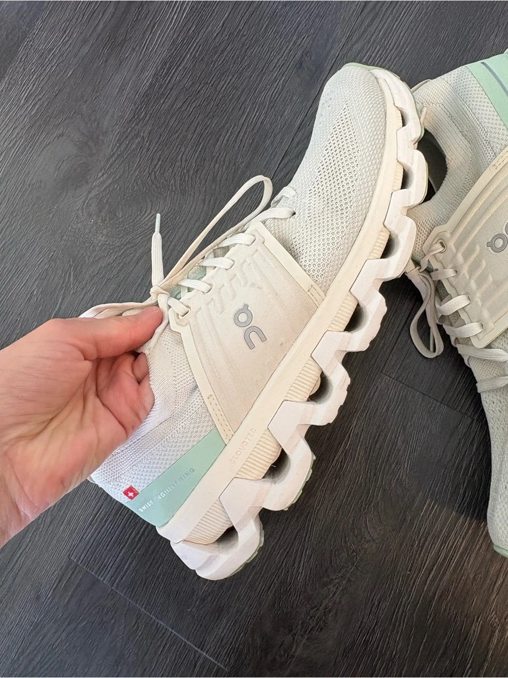 On Running Cloud Running Shoe in White with Mint Accents women’s 10.5 - Picture 5 of 15